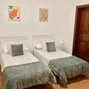 Quemadas , La Santa Spagna